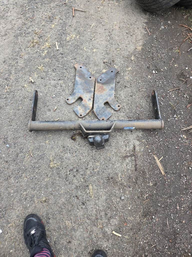 Tow bar for sale  £80