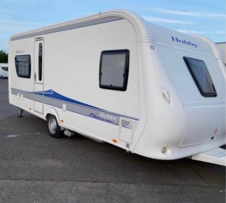 2010 hobby fixed bed motor mover and awning 