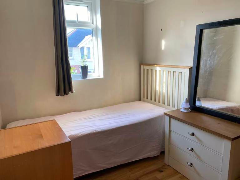 Single room in Croydon centre