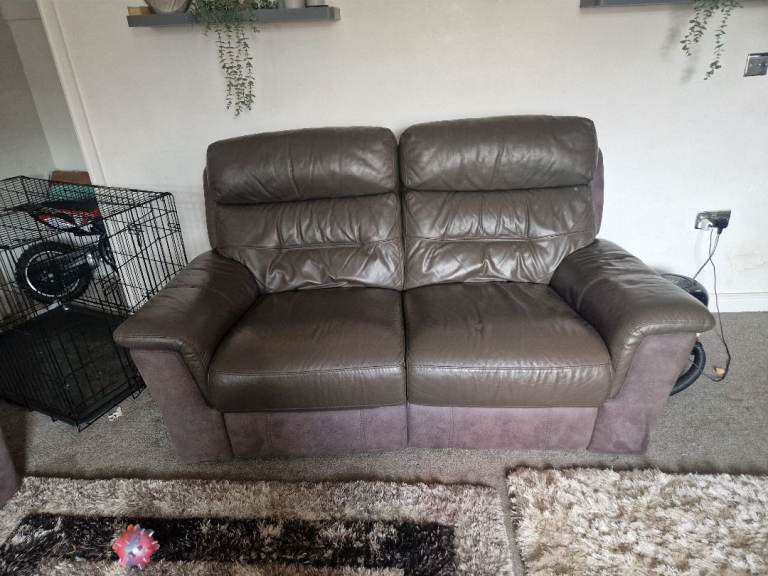 Lovely 3 n 2 seater electric reclining sofas 