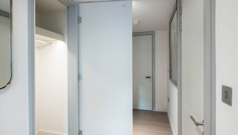 Luxury 1 Bedroom Apartment West End Gate