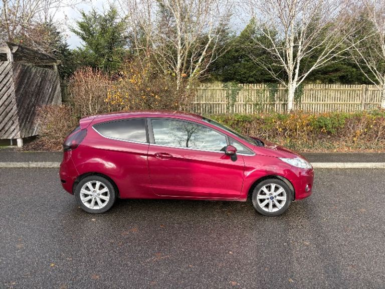 2009 09 plate Ford Fiesta 1.4 tdci zetec 3 door hatchback burgundy £1095