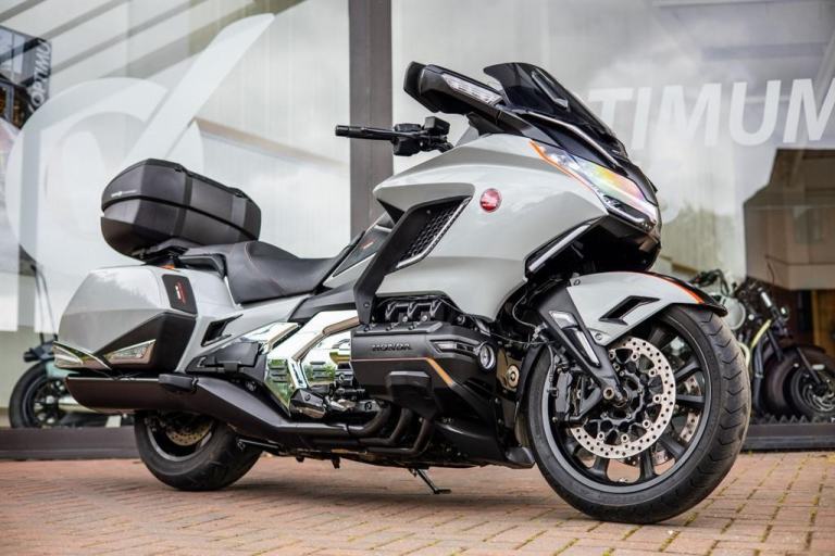 Honda GL1800 Goldwing NICE SPEC ! TOP BOX ! STUNNING