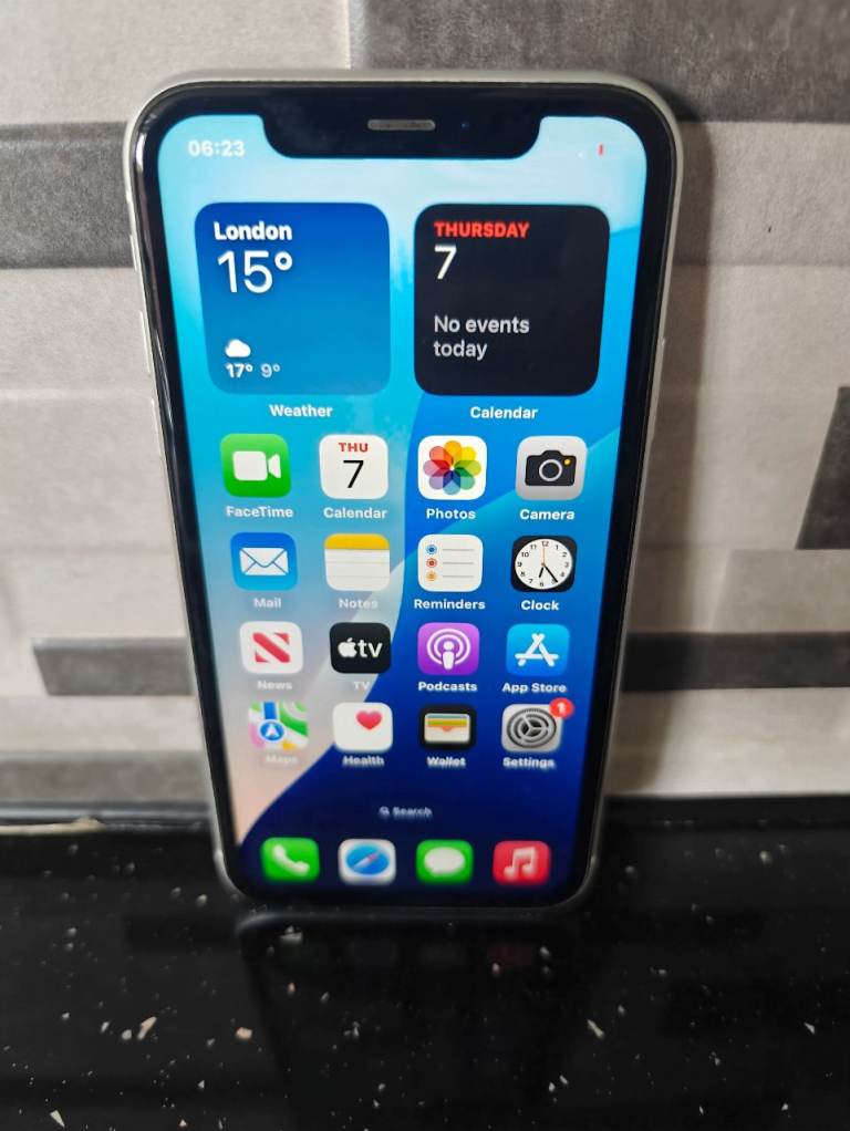 Iphone xr 64gb unlocked white 