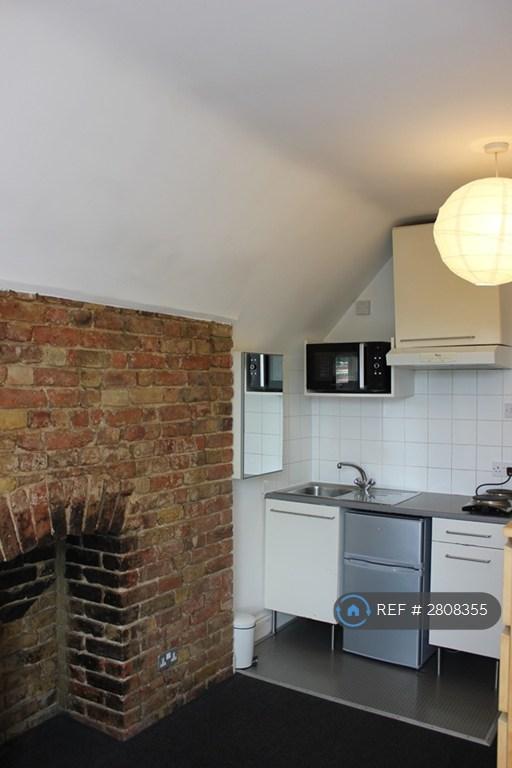 1 bedroom in Clifton Road, Kingston Upon Thames, KT2 (#2808355)