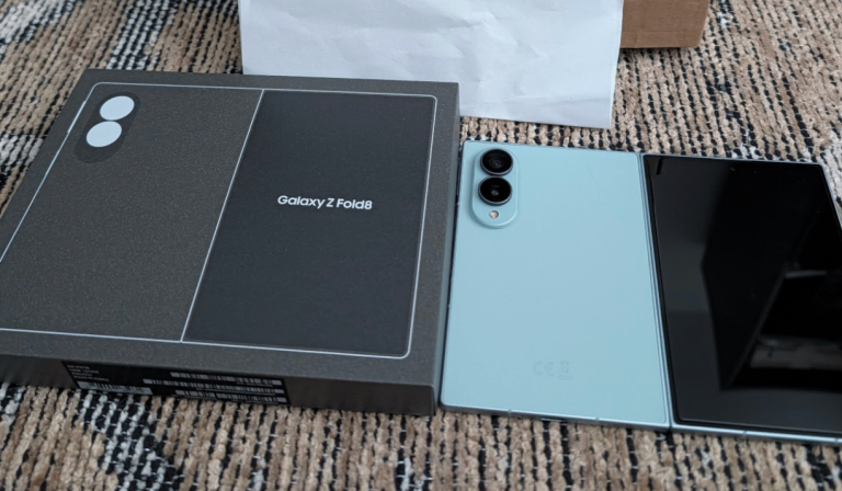 Samsung Galaxy Fold 8 - 512GB - Pistachio - UK Samsung receipt Fold8 - Warranty