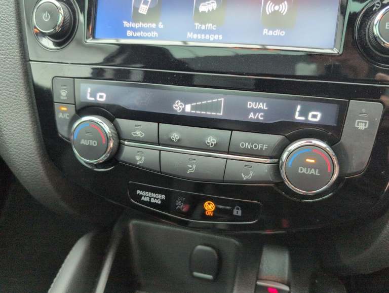 2018 Nissan Qashqai 1.2 DIG-T N-Connecta SUV 5dr Petrol Manual Euro 6 (s/s) (115 ps) - SUNROOF, H...