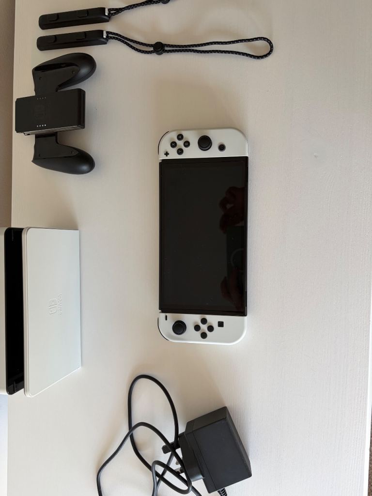 Nintendo Switch OLED - White (excellent condition