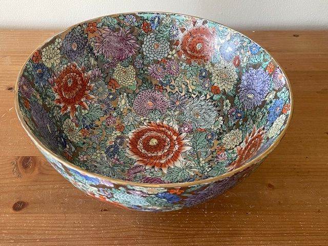 A 20th Century Chinese Mile Fleur Bowl
