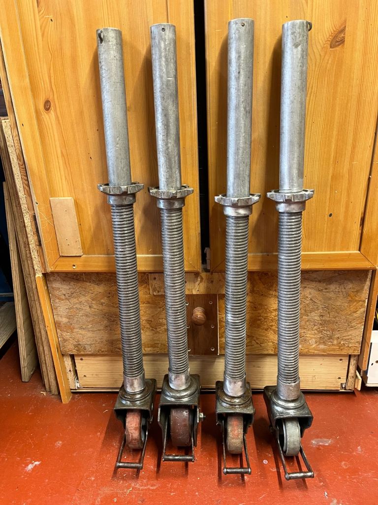 Alloy adjustable scaffold legs with wheels 