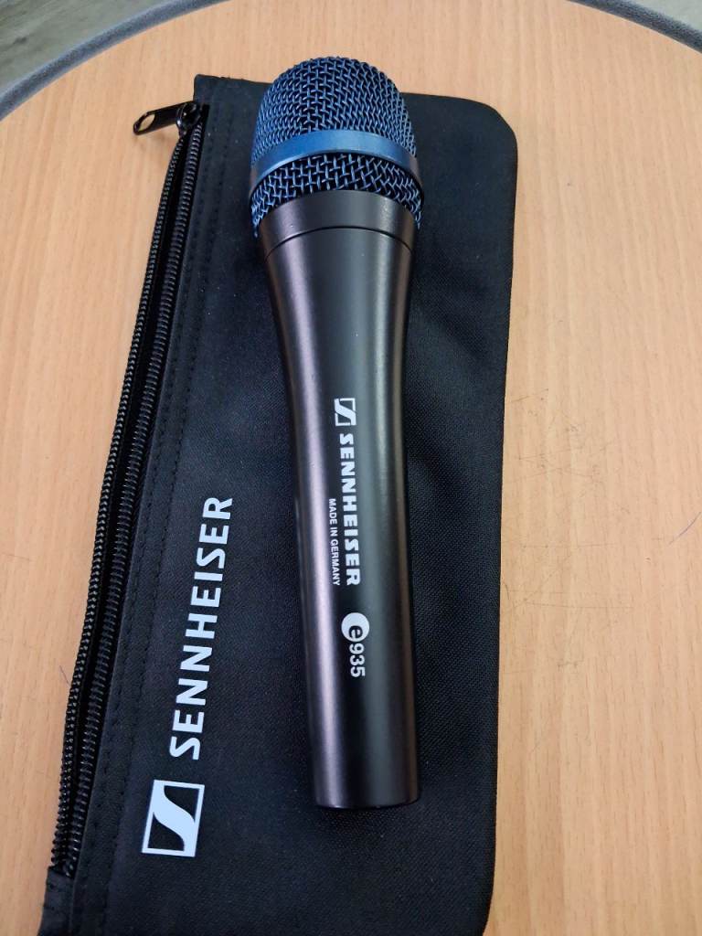 Sennheiser e935 microphone