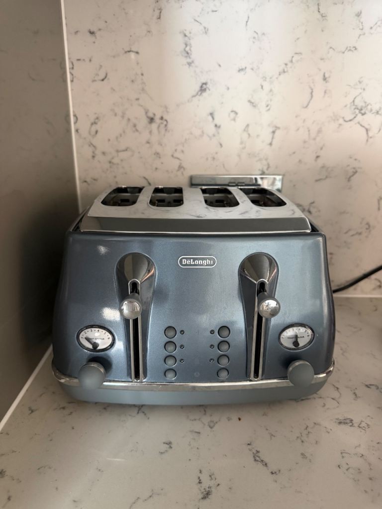 Delonghi toaster ice blue / azure 