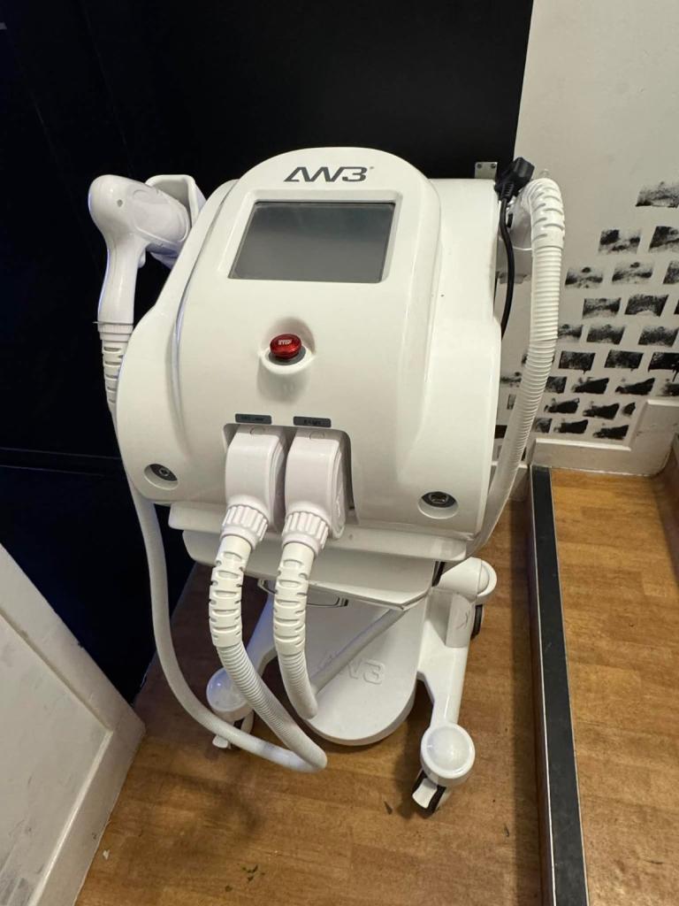 AW3 FLASH COMBO LASER MACHINE HAIR REMOVAL/ TATTOO REMOVAL 