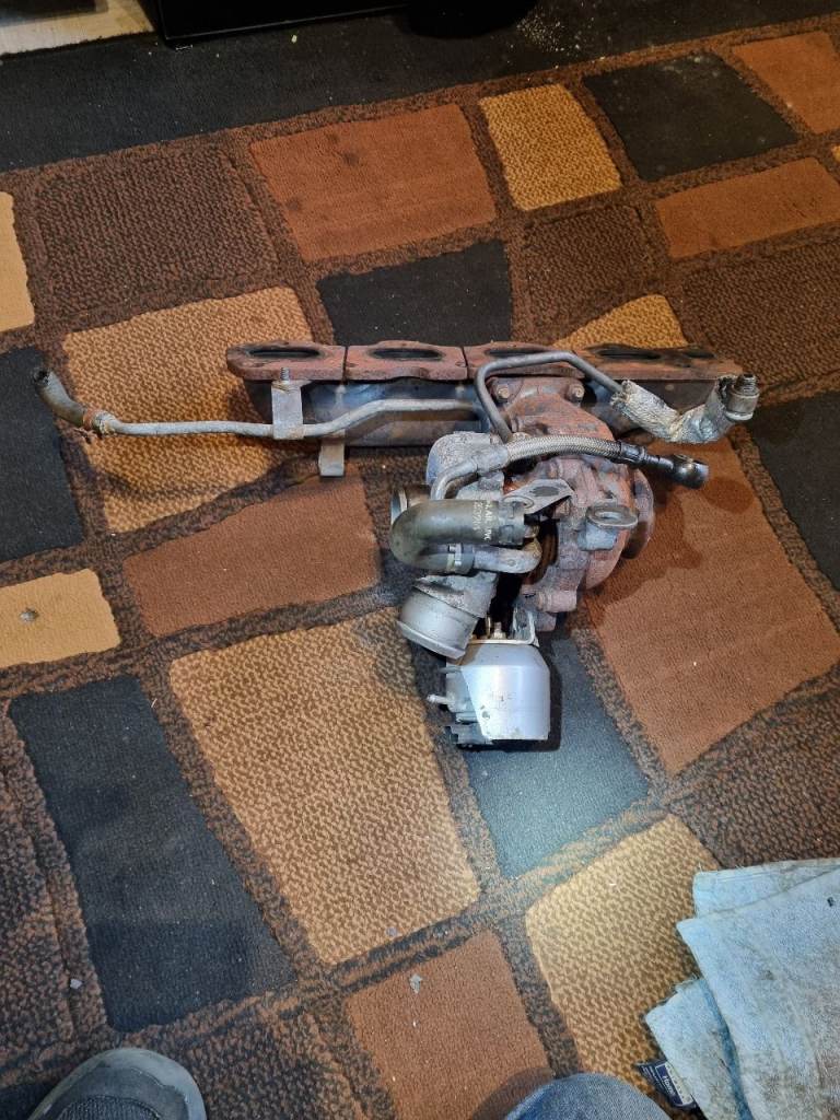 Citroeon Peugeot 2.0 hdi turbo complete with manifold actuator and oil feed