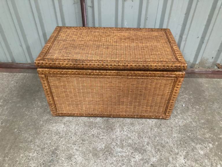 Wicker Storage Kist. Hamper or Trunk, good clean condition
