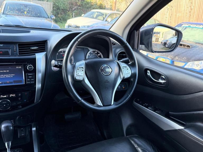 2016 Nissan Navara 2.3 dCi Tekna Auto 4WD Euro 5 4dr PICK UP Diesel Automatic