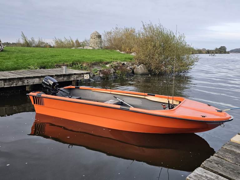 14ft FIBREGLASS BOAT & 6HP TOHATSU OUTBOARD FISHING