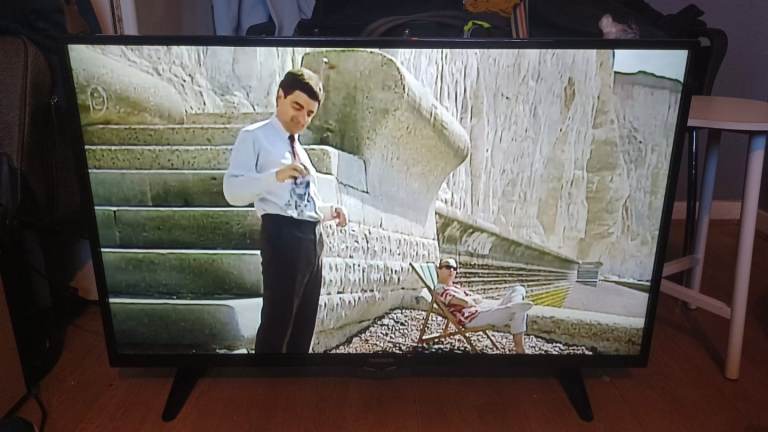 FREE DELIVERY excellent 43 TELEFUNKEN LED full HDTV 1080p freeveiw channels inbuilt 