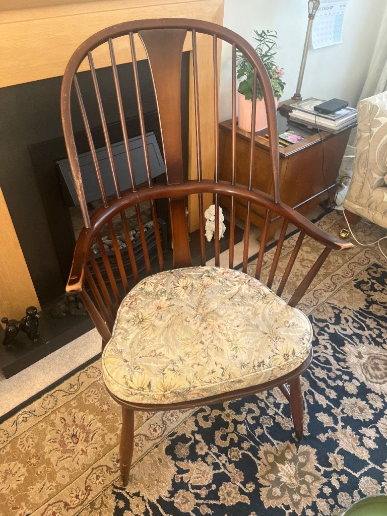 Ercol Windsor Armchair – Brown Wood, Good Condition