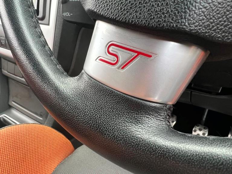 FORD FOCUS 2.5 ST * LOW MILEAGE * FRESH IMPORT *