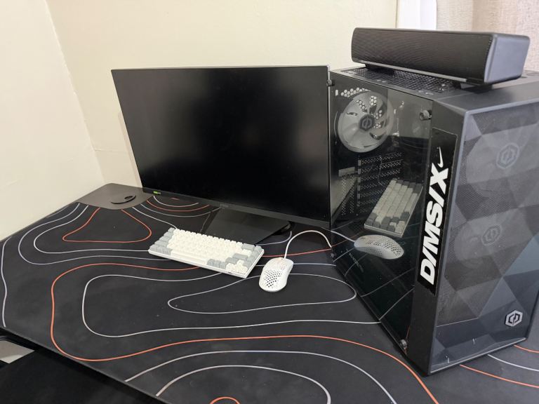Gaming PC Setup with Monitor, Keyboard, Mouse, Desk and chair – Good Condition