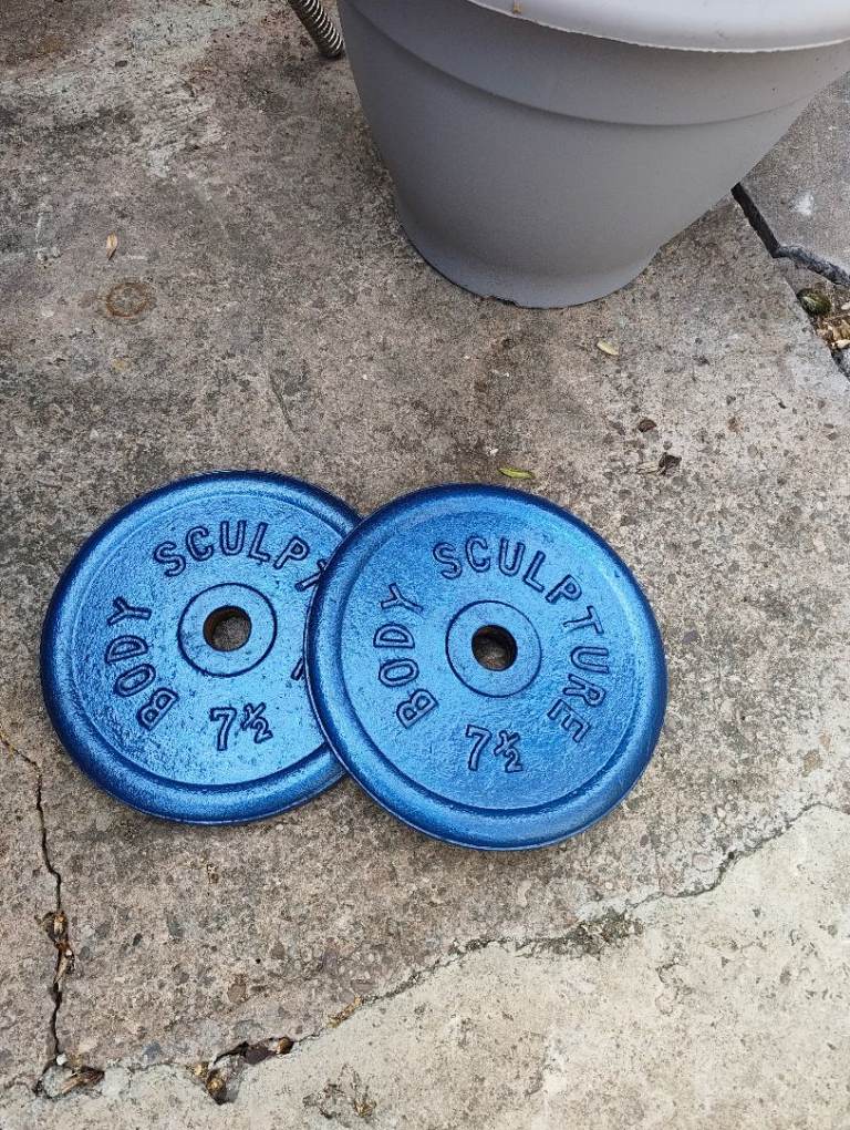 Gym equipment weighs 2 x 7.5kg 