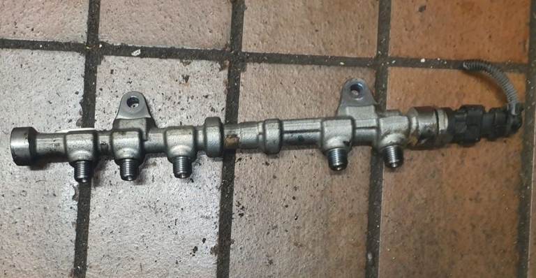 Vauxhall Corsa D 1.3 CDTI Injector Rail A13DTC 2012