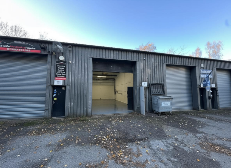 Warehouse To Rent in Huddersfield