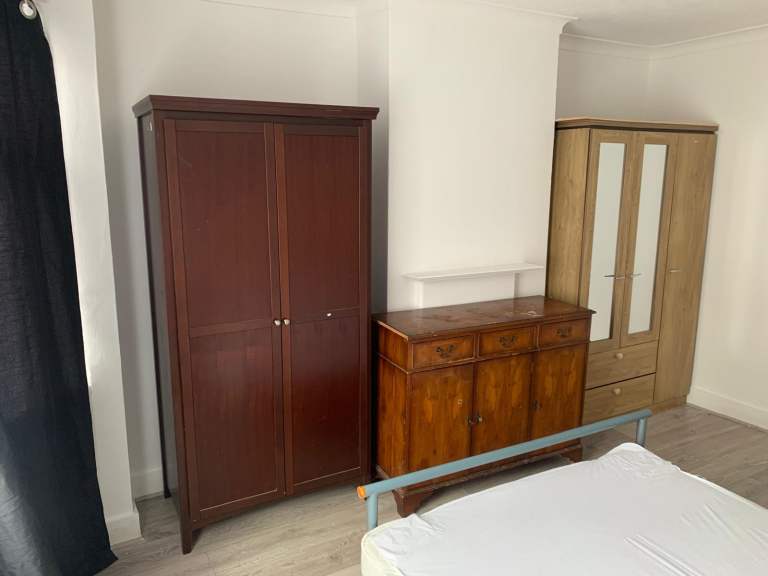 FULLY REFURBISHED DOUBLE ROOM IN TW3 1PP