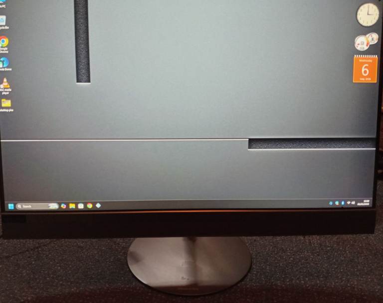 Lenovo All-in-One PC -superb solid built , quick and quiet , great space saving unit -super cheap