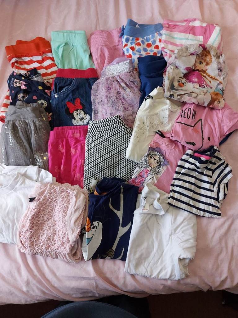 Bundle of girls clothes aged 5-6 yrs