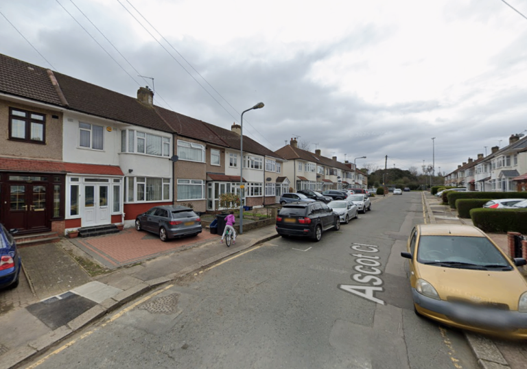 BENEFITS ACCEPTED - Studio Flat Available in Chigwell Redbridge IG6
