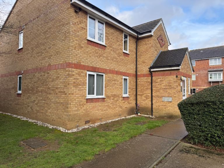 2 bedroom ground floor apartment for rent in feltham