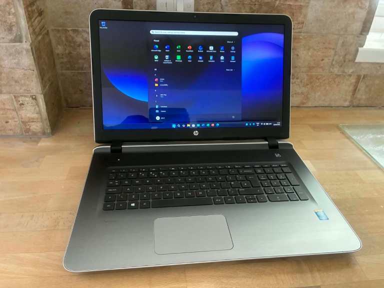 HP 17.3" Laptop WIN 11/Activated Office, (MINT UNMARKED CONDITION) i3, 8Gb Ram, 1Tb HDD