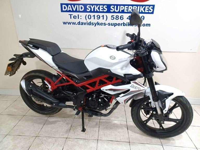 Benelli BN125 SPORT 24-REG ONLY 7400  MILES £2199.OTR