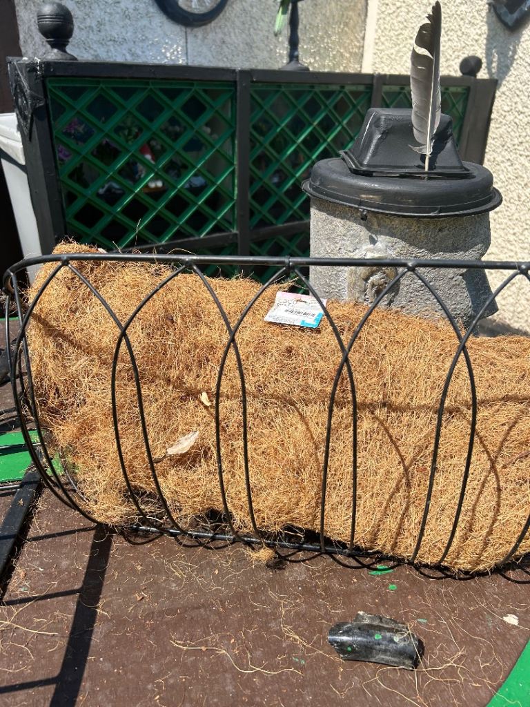 New unused Covered cast iron Hay Rack Trough with Coco Liner