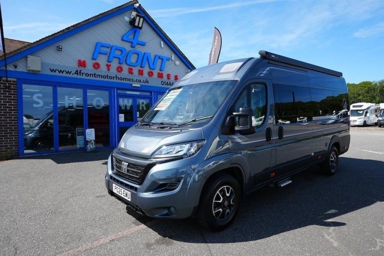 Auto-Sleepers Warwick XL FIAT 2 BERTH 2 TRAVEL SEAT MOTORHOME