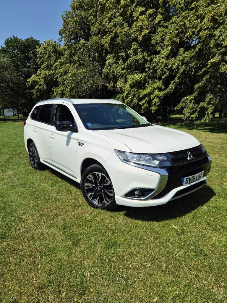Mitsubishi outlander 2.0 hybrid 2016  new mot