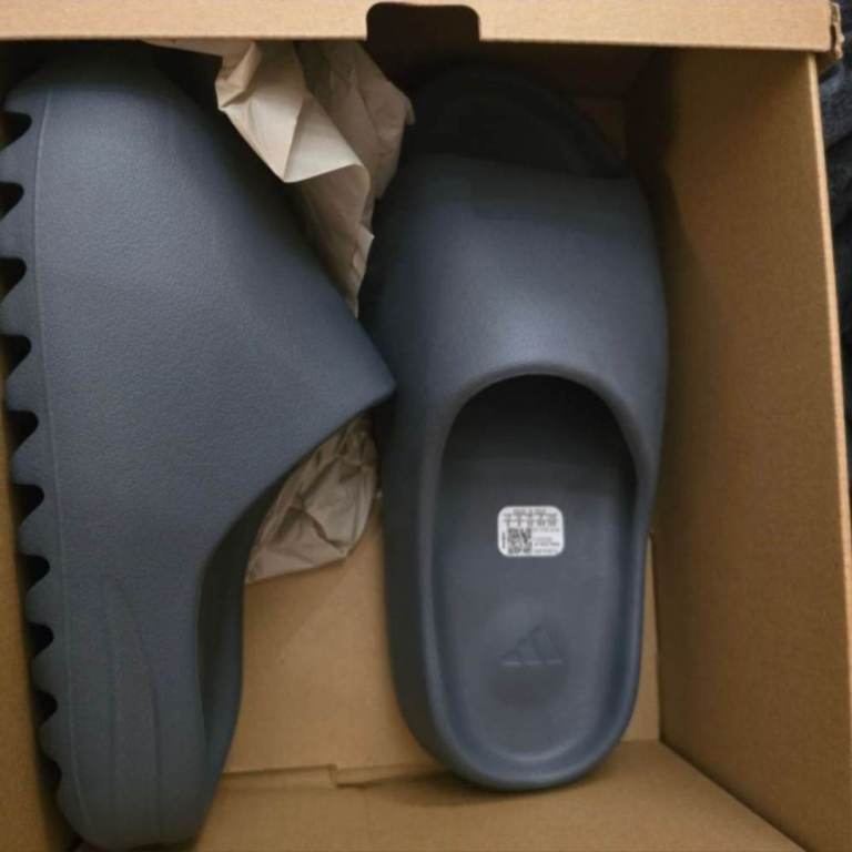 Yeezy Slides 