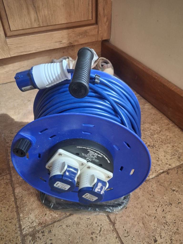 240v 50 meter extension lead