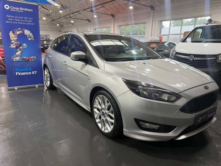 2017 Ford Focus 1.0T EcoBoost ST-Line Euro 6 (s/s) 5dr HATCHBACK Petrol Manual