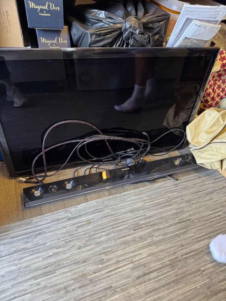 Samsung 40’’ Tv & Sound Bar