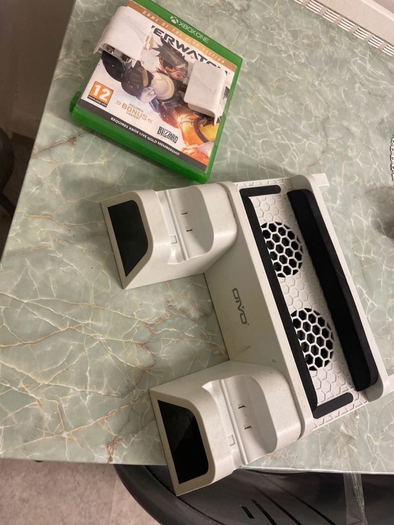 Xbox one/ Xbox one S charging controller unit with 2 fans, 2 battery 2 games