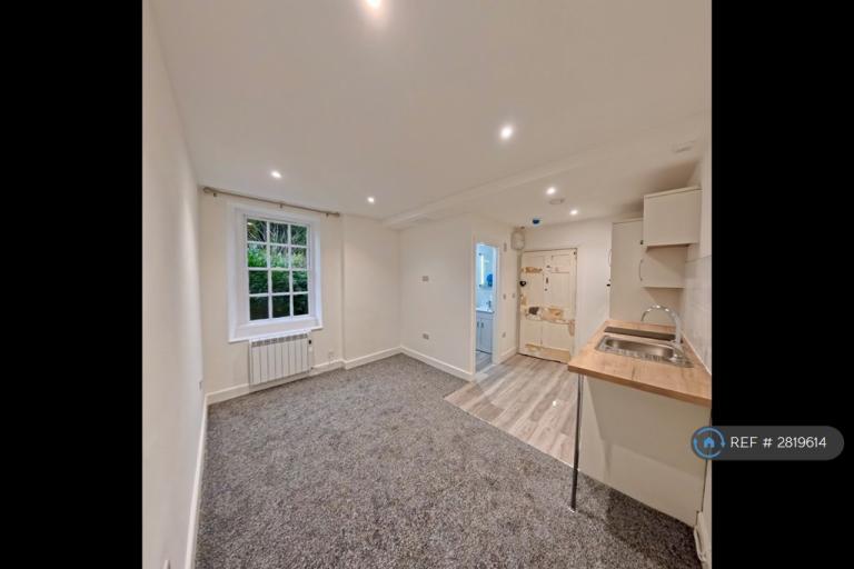 1 bedroom flat in Avon House, Bradford-On-Avon, BA15 (1 bed) (#2819614)