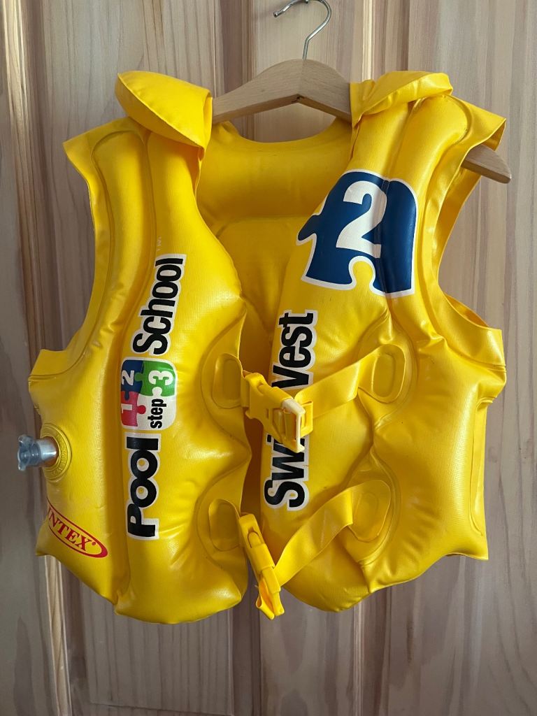 Two children’s inflatable swim vests 3-6 years 