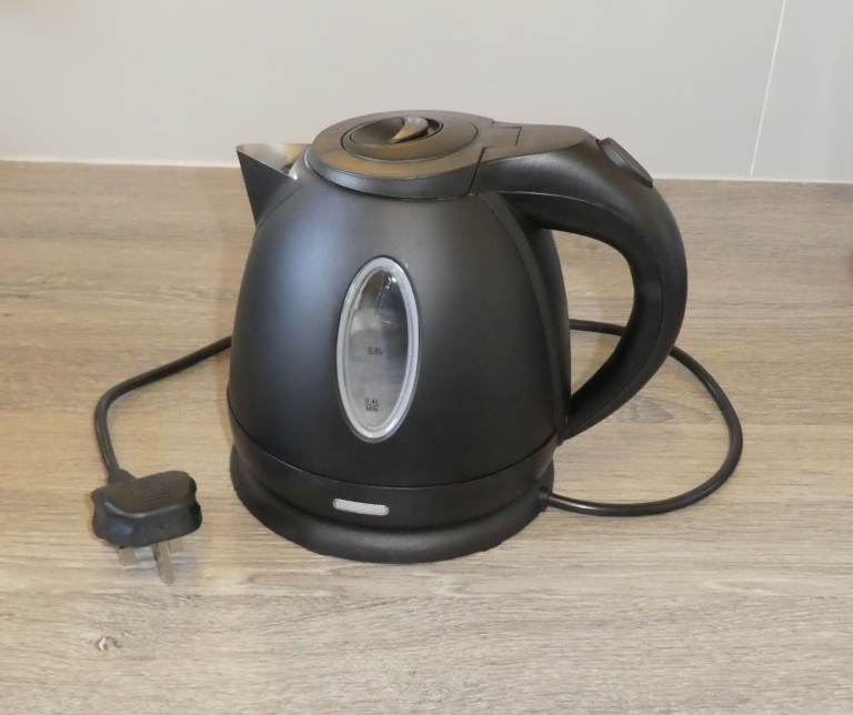 Caravan/campervan low power electric kettle
