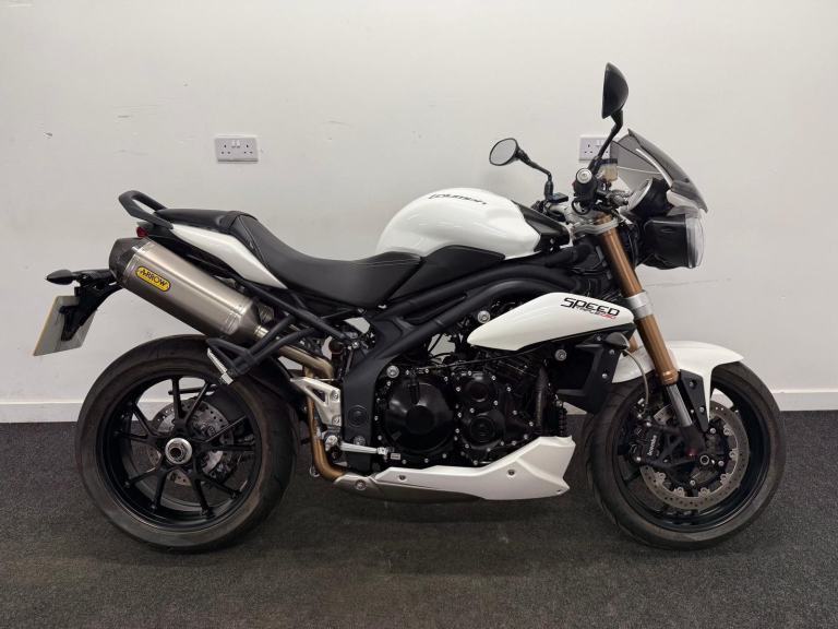 TRIUMPH SPEED TRIPLE 1050 - LOW MILES - ARROW EXHAUST - WARRANTY ** 
