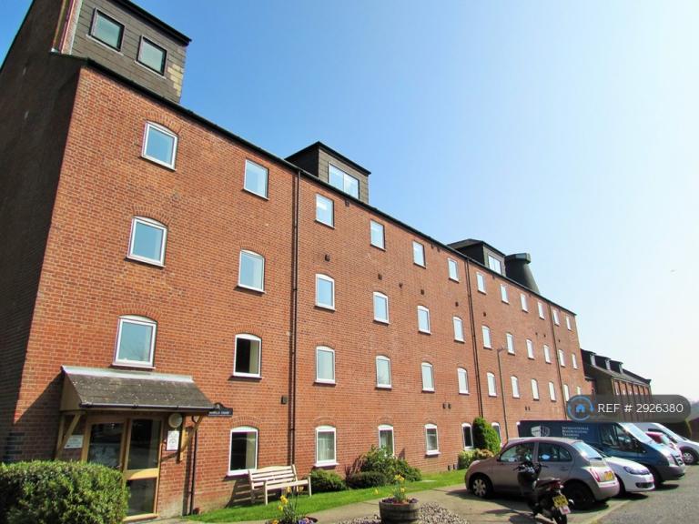 1 bedroom flat in Swonnells Court, Oulton Broad, NR32 (1 bed) (#2926380)
