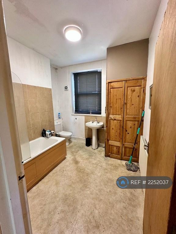 2 bedroom flat in Clyffard Crescent, Newport, NP20 (2 bed) (#2252037)
