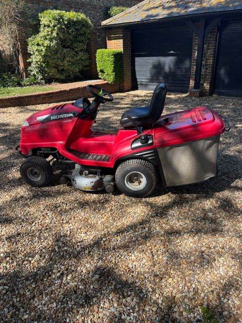 Honda HF2417 HTE ride-on lawnmower